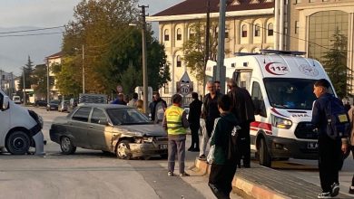 Ara sokaktan çıkan servis kazaya sebep oldu: 1 yaralı 4 ara sokaktan cikan servis kazaya sebep oldu 1 yarali 302ec446329d |
