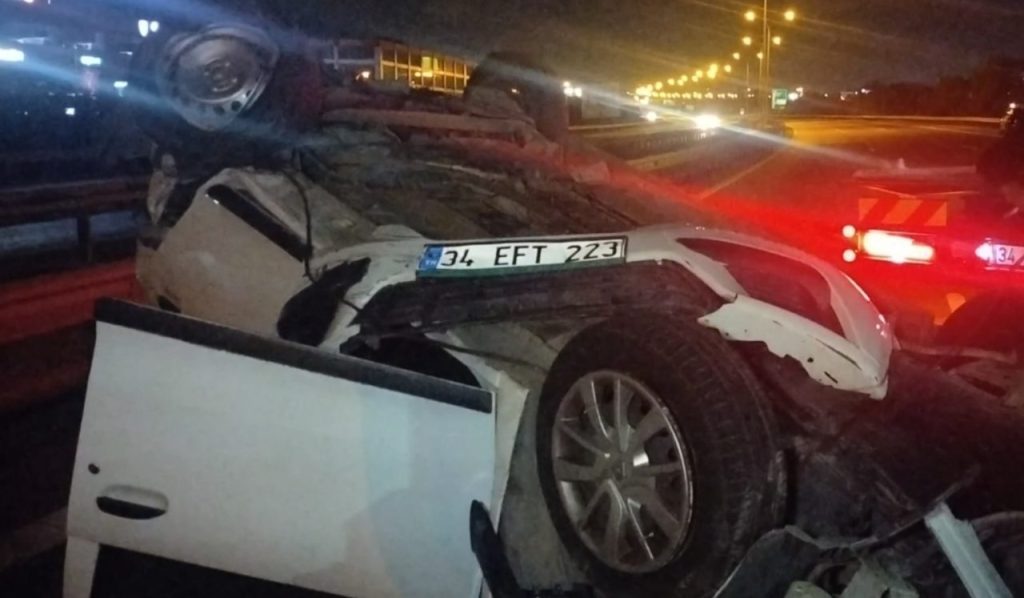 arkadan carptigi otomobil takla atti 4 yarali 27267f60baa8 |