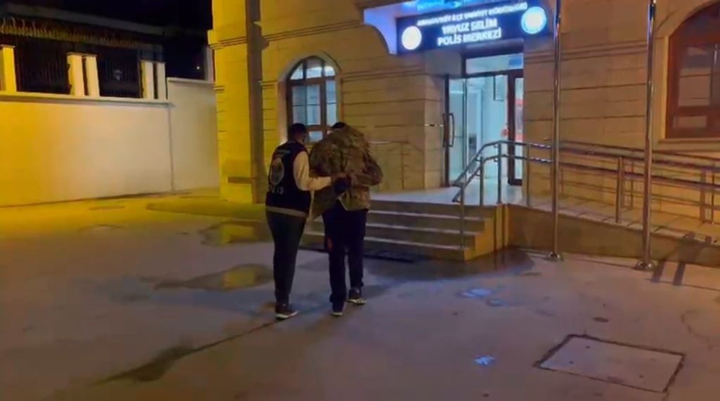 arnavutkoyde durakta genc kiza sozlu taciz kamerada supheli yakalandi ced33c480515 |