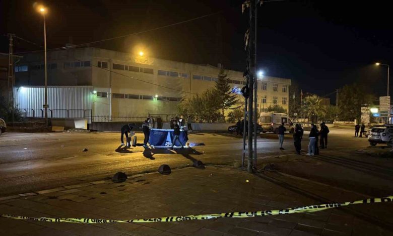 arnavutkoyde esrarengiz cinayet polis yelegi giymis sahsi vurup kactilar 4dd1482c4eb9 |