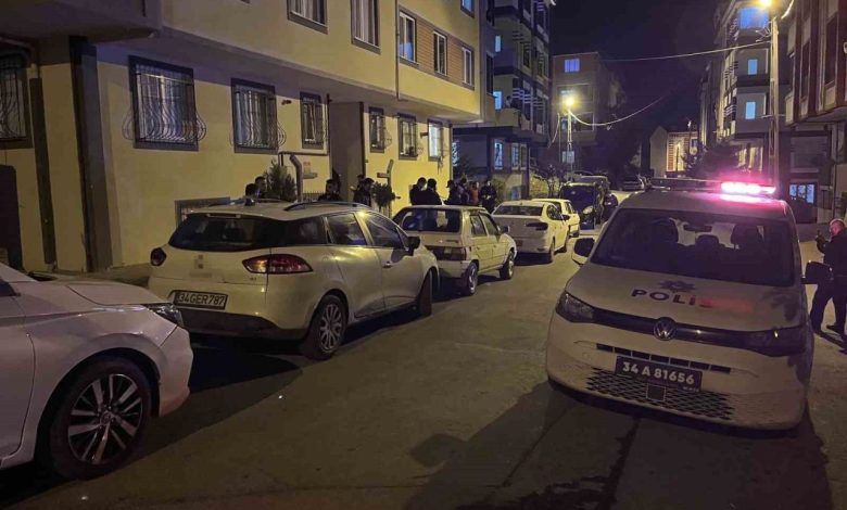 Arnavutköy’de evinin önünde silahlı saldırıya uğrayan adam ağır yaralandı 1 arnavutkoyde evinin onunde silahli saldiriya ugrayan adam agir yaralandi f595de112d90 |