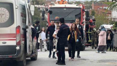 arnavutkoyde faciadan donuldu itfaiye ekipleri alevlerin arasindan 2 cocugu kurtardi 05a514354797 |