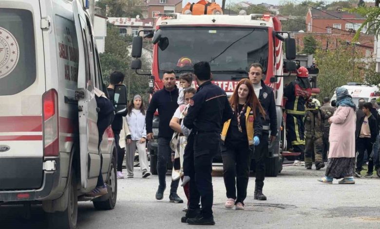 arnavutkoyde faciadan donuldu itfaiye ekipleri alevlerin arasindan 2 cocugu kurtardi 05a514354797 |