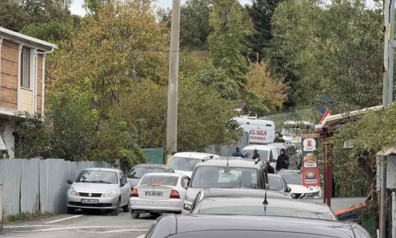Arnavutköy’de feci ölüm: Kamyonun dorsesinin altında kalan adam hayatını kaybetti 1 arnavutkoyde feci olum kamyonun dorsesinin altinda kalan adam hayatini kaybetti 749db2ac82cc |