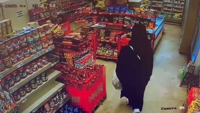 Arnavutköy’de kadın kılığına giren çocuk hırsız kamerada 2 arnavutkoyde kadin kiligina giren cocuk hirsiz kamerada 300ba5a8be2a |