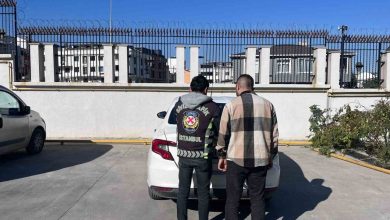 arnavutkoyde kirmizi isikta gecip karsiya gecen cocuklari tehlikeye atan surucu yakalandi 4e99c3a2741a |