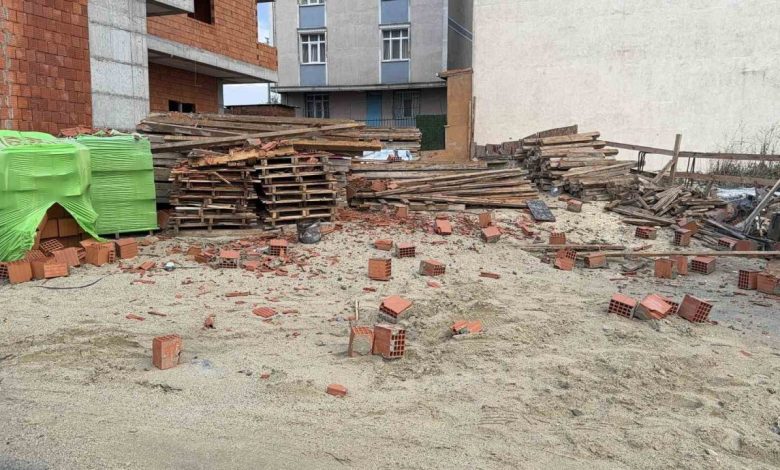 Arnavutköy’de şiddetli rüzgar inşaat halindeki binanın çatısını uçurdu 1 arnavutkoyde siddetli ruzgar insaat halindeki binanin catisini ucurdu 86dcc9c869e8 |