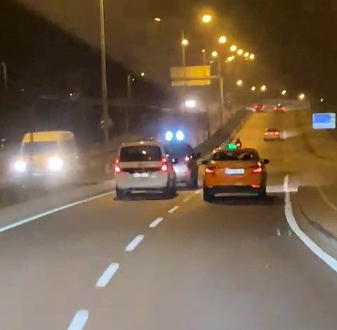 Arnavutköy’de trafikte tehlikeli anlar görüntülendi 1 arnavutkoyde trafikte tehlikeli anlar goruntulendi c7d392d709e1 |