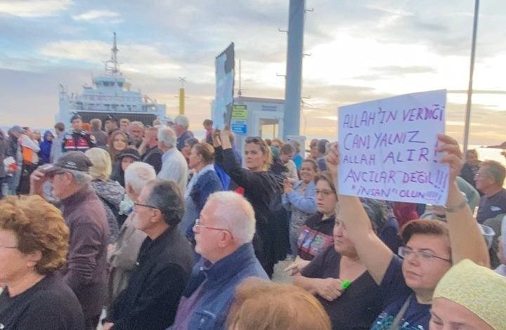 Ava gelen avcılara protesto şoku 1 ava gelen avcilara protesto soku 2efaf7dcb9ef |