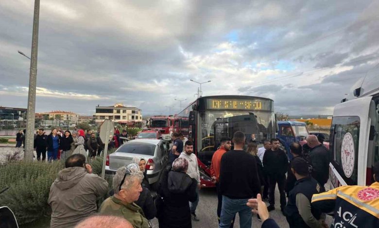 Ayvalık’ta belediye otobüsü ile otomobil çarpıştı: 2 yaralı 1 ayvalikta belediye otobusu ile otomobil carpisti 2 yarali 62043a200baa |