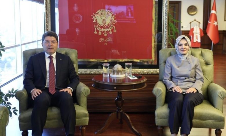 bakan goktas ve bakan tunc bir araya geldi f5c0deb2f2e2 |
