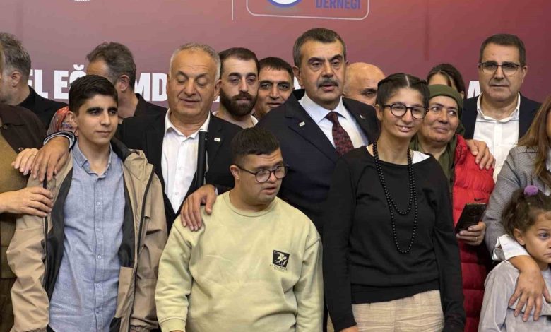 bakan tekin ozel rehabilitasyon merkezlerinde egitim destegi verdigimiz yaklasik 600 bin ozel egitim ogrencimiz var 5ab3285cdda6 |