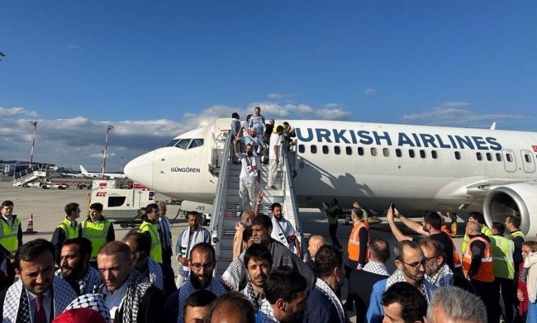 bakan yerlikaya 36si turk 137 aktivisti guven icinde istanbula ulastirdi bc281a740136 |