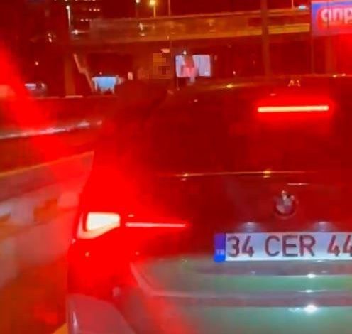 Bakırköy’de bir maganda trafikte tartıştığı kadın sürücüyü böyle darp etti 1 bakirkoyde bir maganda trafikte tartistigi kadin surucuyu boyle darp etti fa2713da8be0 |