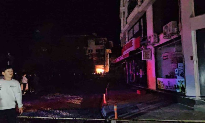 Balıkesir Sındırgı’da 6.1’lik depremde üç bina yıkıldığı öğrenildi 1 balikesir sindirgida 61lik depremde uc bina yikildigi ogrenildi b928431e4f9c |