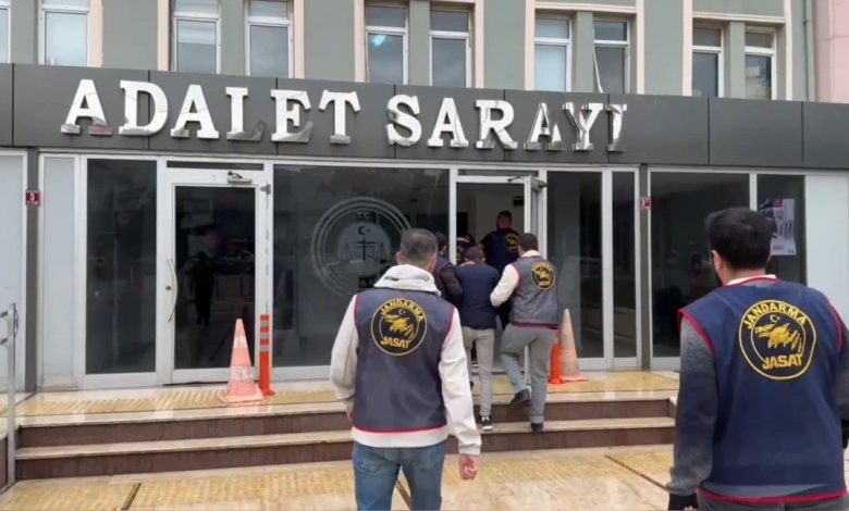 Balıkesir’de 18 yıllık cinayeti JASAT aydınlattı: Oğlunun kan örneğiyle kimliği belirlendi 1 balikesirde 18 yillik cinayeti jasat aydinlatti oglunun kan ornegiyle kimligi belirlendi 213d2a0f5cff |