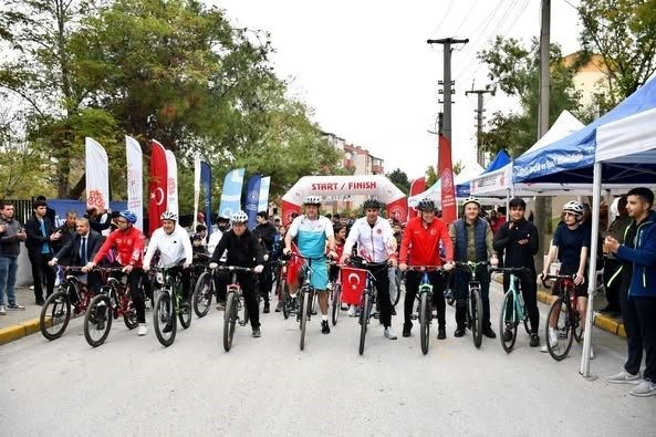 Balıkesir’de ’Amatör Spor Haftası’ spor severleri bir araya getirdi 1 balikesirde amator spor haftasi spor severleri bir araya getirdi 15756899cd15 |