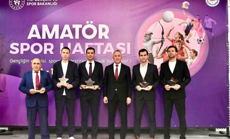 Balıkesir’de Amatör Spor Haftası "Sporun En’leri" ödül töreni ile sona erdi 1 balikesirde amator spor haftasi sporun enleri odul toreni ile sona erdi 85299071bbef |