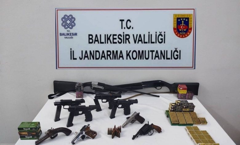 Balıkesir’de kaçakçılık operasyonu: 18 şüpheli yakalandı 1 balikesirde kacakcilik operasyonu 18 supheli yakalandi cd87c446c977 |