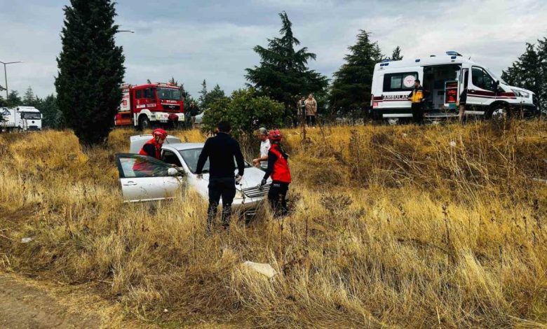 balikesirde otomobil yagmurda kayarak sarampole uctu cfdac82b34cd |