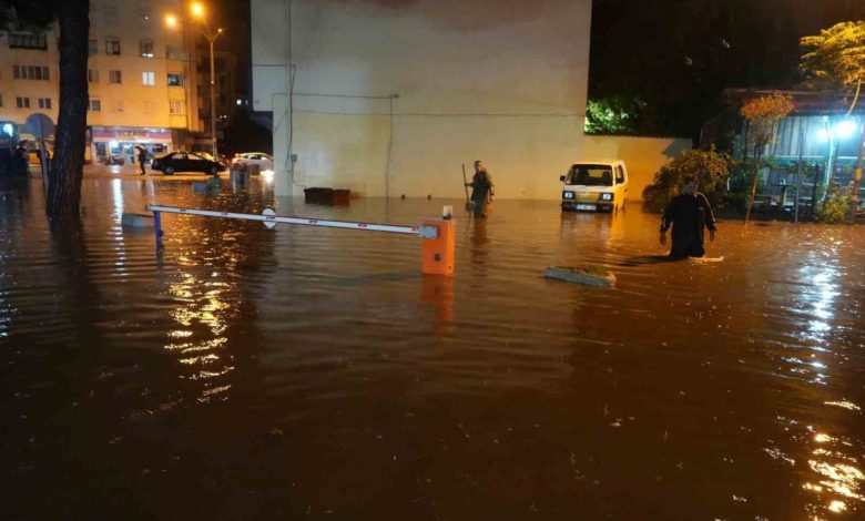 Balıkesir’de sağanak yağış ve lodos hayatı olumsuz etkiledi 1 balikesirde saganak yagis ve lodos hayati olumsuz etkiledi 2c0a8455a508 |