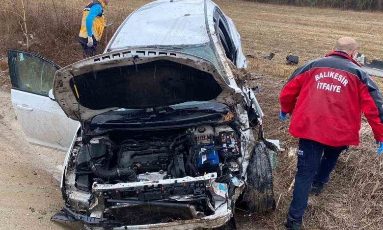 Balıkesir’de trafik kazası: 2 yaralı 1 balikesirde trafik kazasi 2 yarali 5802abbd7aab |