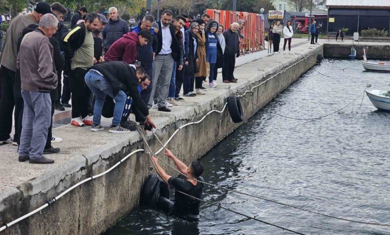 Bandırma’da iddiayı kaybeden genç kış günü denize atladı 1 bandirmada iddiayi kaybeden genc kis gunu denize atladi 162cfd89db21 |