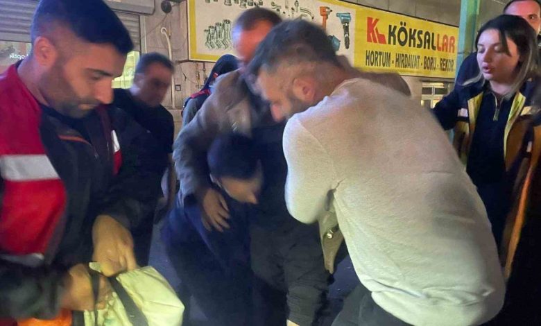Başakşehir’de kontrolden çıkan araç durağa daldı: 1 yaralı 1 basaksehirde kontrolden cikan arac duraga daldi 1 yarali 0a19278ea77c |