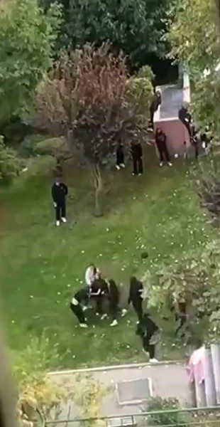 basaksehirde lise ogrencileri birbirine girdi tekmeler havada ucustu bc31a91ba35a |