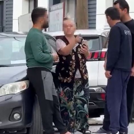Başakşehir’de park yeri kavgası kameraya yansıdı 1 basaksehirde park yeri kavgasi kameraya yansidi 592cabad847b |