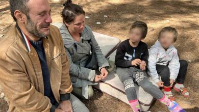 "Ben çalışan bir insanım, ev sahibimin iki parça eşyası kayboldu diye hırsız muamelesi görüp dışarı atıldık" 3 ben calisan bir insanim ev sahibimin iki parca esyasi kayboldu diye hirsiz muamelesi gorup disari atildik b642d2f849c3 |