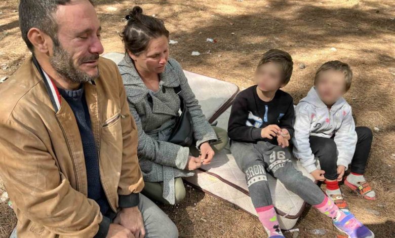 "Ben çalışan bir insanım, ev sahibimin iki parça eşyası kayboldu diye hırsız muamelesi görüp dışarı atıldık" 1 ben calisan bir insanim ev sahibimin iki parca esyasi kayboldu diye hirsiz muamelesi gorup disari atildik b642d2f849c3 |
