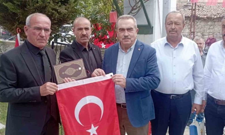 Bergamalı Şehit Astsubay Ömer Yiğit Ulus, dualarla anıldı 1 bergamali sehit astsubay omer yigit ulus dualarla anildi 73bcc11e7ca6 |