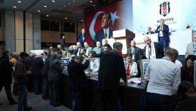 Beşiktaş’ta divan başkanı adayları oylarını kullandı 4 besiktasta divan baskani adaylari oylarini kullandi be1e6f7fc571 |