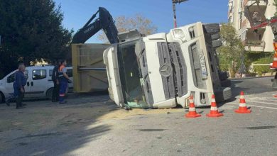 besiktasta hafriyat kamyonu devrildi soforun yaralandigi kaza ani goruntulendi 50da88458b7c |