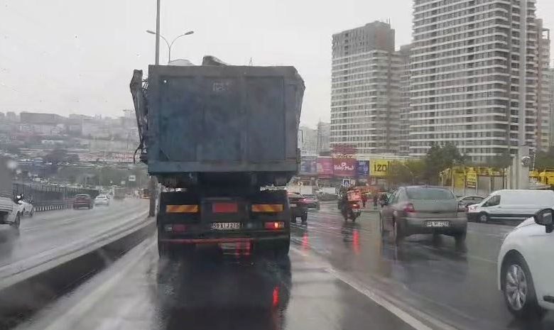 beylikduzunde hurda yuklu kamyonun tehlikeli yolculugu kamerada 2c8260f1e5c3 |