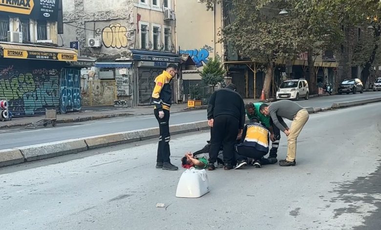 Beyoğlu’nda çöp kamyonu İSKİ’nin çalışması sonrası tam kapatılmayan çukura girdi, işçinin bacağı kırıldı 1 beyoglunda cop kamyonu iskinin calismasi sonrasi tam kapatilmayan cukura girdi iscinin bacagi kirildi 961b8bcafe68 |
