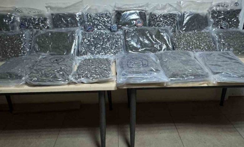 Beyoğlu’nda polisin ‘dur’ ihtarına uymayan motosikletli silahını çöpe sakladı: O anlar kamerada 1 beyoglunda polisin dur ihtarina uymayan motosikletli silahini cope sakladi o anlar kamerada 58197d446aa8 |