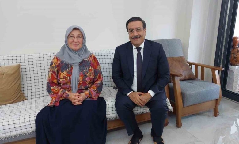 burhaniye kaymakami atilla sehit ailesini ziyaret etti d10d1a8d39f5 |