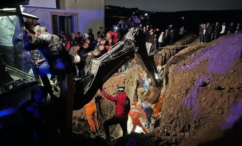 Bursa Büyükşehir’den "göçük" açıklaması: "Hane sakinleri kepçeyle çalışma yaparken meydana gelen göçükte kalan 2 kardeş hayatını kaybetti" 1 bursa buyuksehirden gocuk aciklamasi hane sakinleri kepceyle calisma yaparken meydana gelen gocukte kalan 2 kardes hayatini kaybetti 82cdafef68e0 |