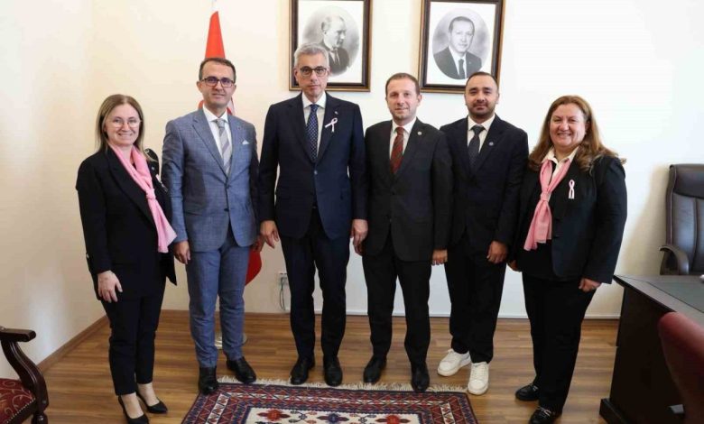 Bursa Kanserle Savaş Derneği’nden Sağlık Bakanı Memişoğlu’na ziyaret 1 bursa kanserle savas derneginden saglik bakani memisogluna ziyaret fadd79602eef |