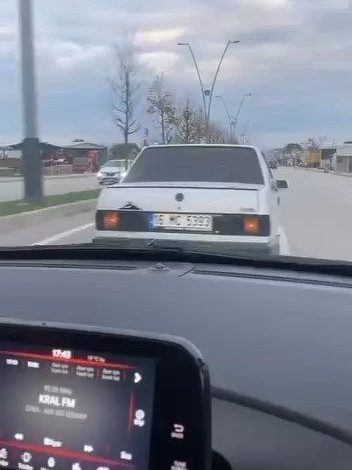 Bursa’da bir otomobil tartıştığı sürücünün önünü kesti 1 bursada bir otomobil tartistigi surucunun onunu kesti 92f707957b98 |