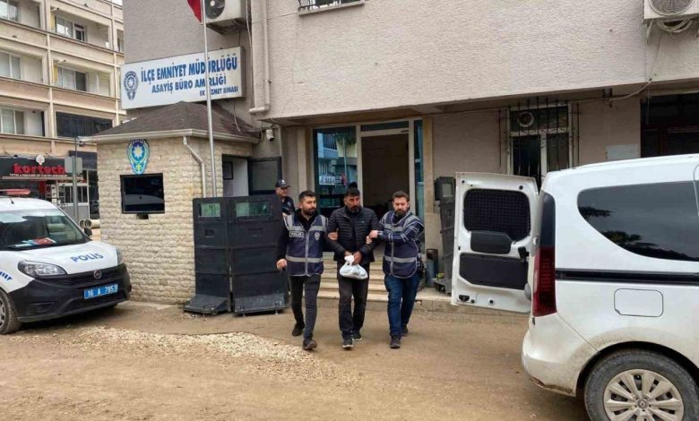 Bursa’da hakkında 21 yıl hapis cezası bulunan şahıs yakalandı 1 bursada hakkinda 21 yil hapis cezasi bulunan sahis yakalandi 1a40371eb23d |
