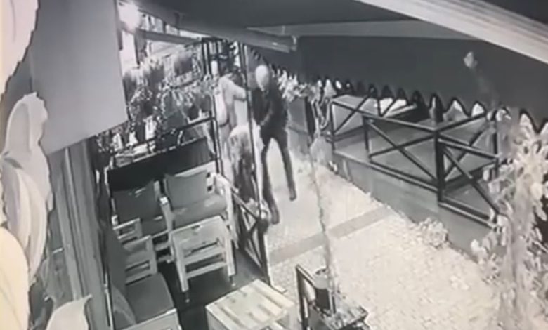 Bursa’da mekana alınmayan alkollü şahıs dehşet saçtı: 4 yaralı 1 bursada mekana alinmayan alkollu sahis dehset sacti 4 yarali 4cab4011b816 |
