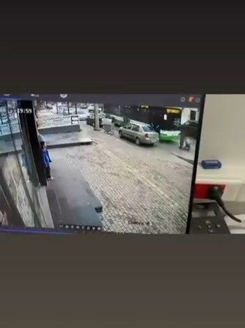 Bursa’da otobüs ve kamyonetin altında kaldılar 1 bursada otobus ve kamyonetin altinda kaldilar e6044fd3c0e4 |