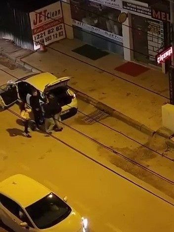 Bursa’da tartıştığı kadını yerde sürükledi: O anlar kamerada 1 bursada tartistigi kadini yerde surukledi o anlar kamerada 1694760f9a55 |