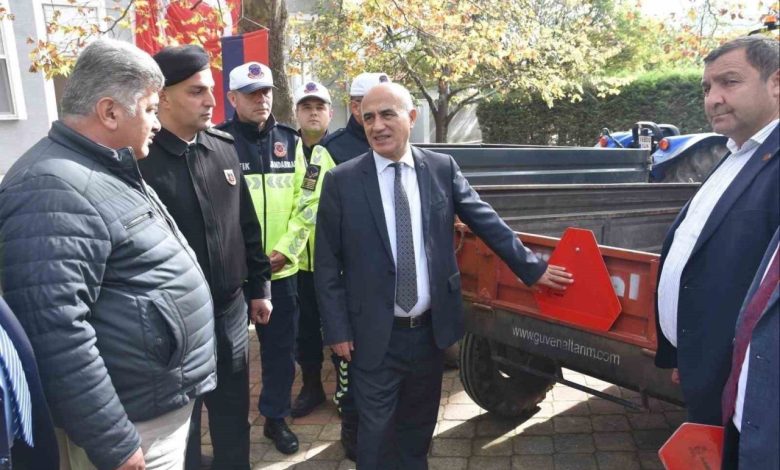 bursada trafikte gorunur ol projesi cercevesinde traktor kullanicilarina ekipman destegi dc5e057b566d |