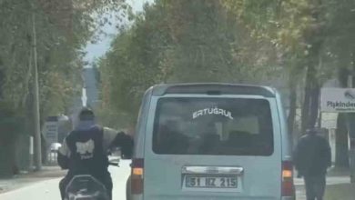 bursada trafikte tehlikeli anlar kamerada sohbet etmek icin seyir halindeki araca yaslandi a39b57c579e3 |