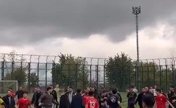 Bursa’da U16 maçında yumruklar konuştu 4 bursada u16 macinda yumruklar konustu 4fa1567d865d |