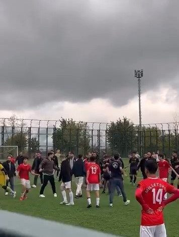 Bursa’da U16 maçında yumruklar konuştu 1 bursada u16 macinda yumruklar konustu 4fa1567d865d |